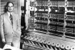 Neumann János az IAS gép előtt. 1952