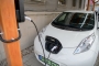 Napelemes autótöltő létesült az Óbudai Egyetemen újrahasznosított elektromos autó akkumulátorokkal